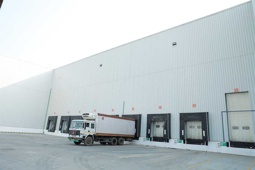 KIWI Fruit stored in a dedicated chamber and delivered in small trucks to the market